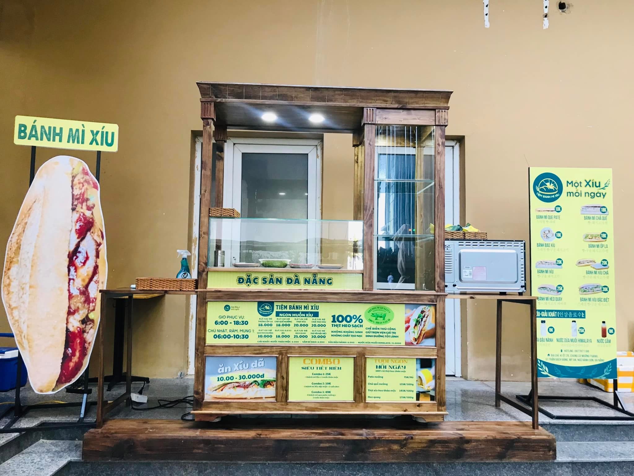 Điểm bán bánh mì ngoài trời